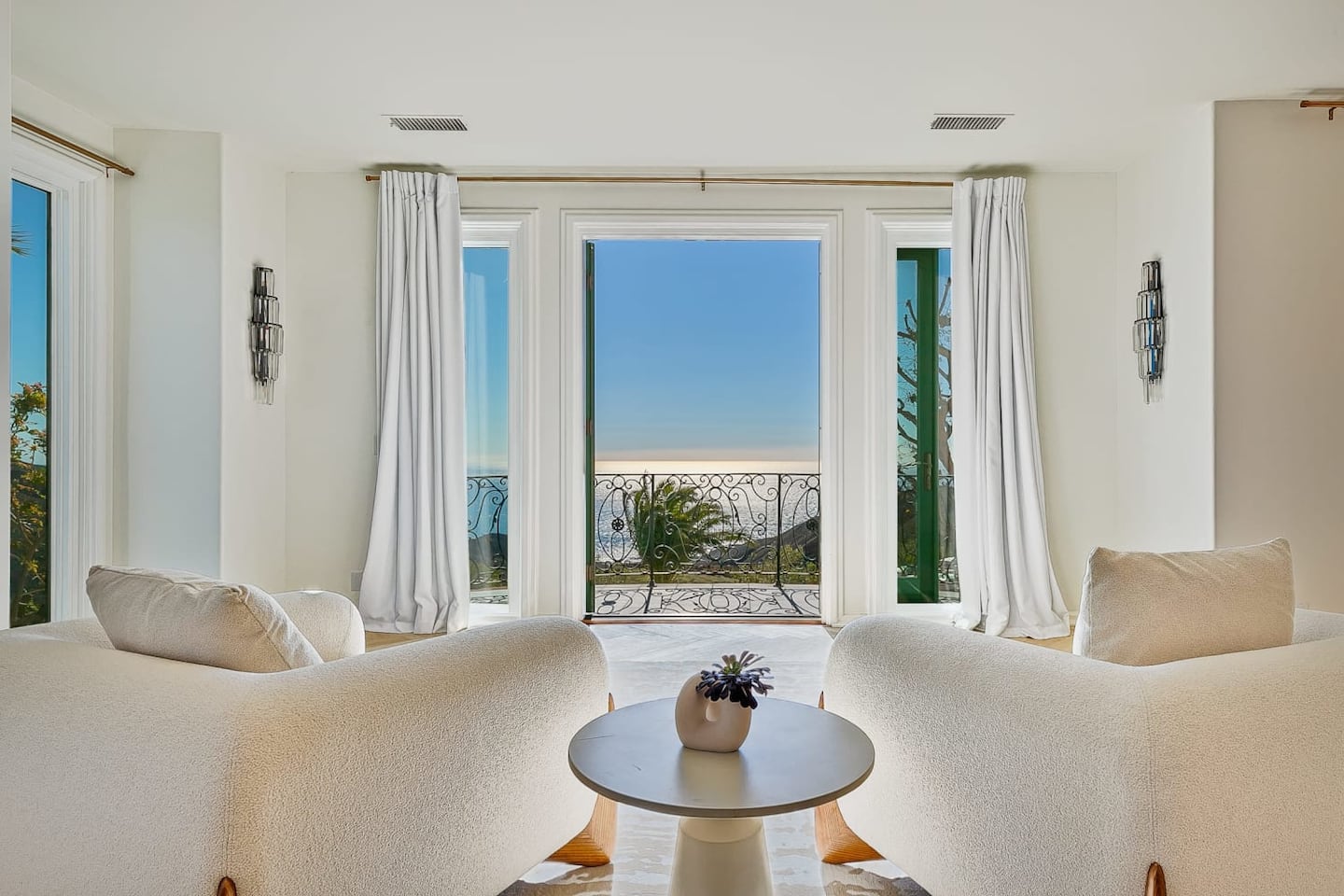 Suite sitting room